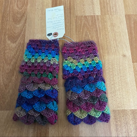 NEW HANDMADE Mermaid Fingerless Gloves - Picture 2 of 13